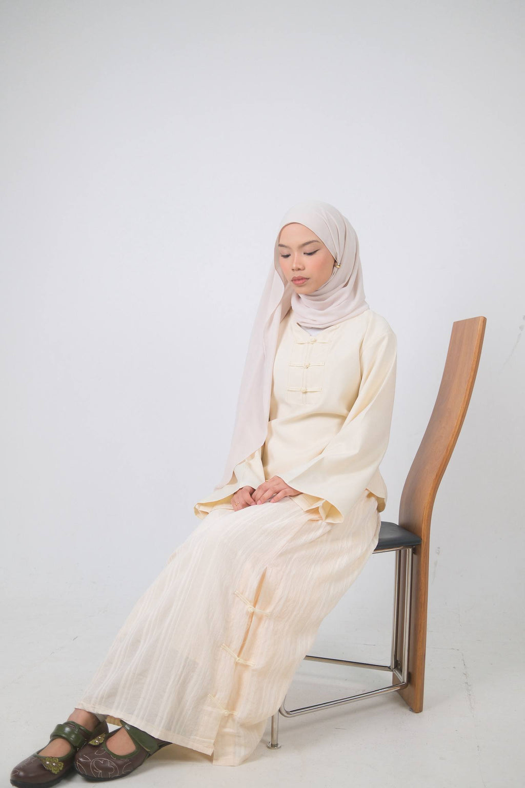 Tulus Set – Suji
