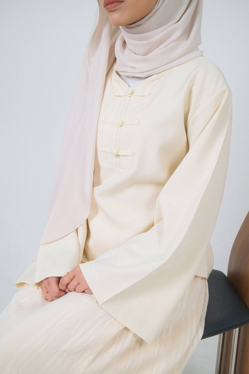 Tulus Set – Suji